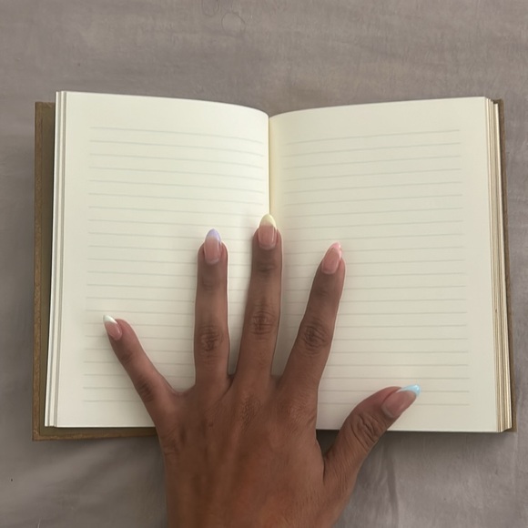 Beautiful Journal 🌼 - Picture 3 of 3